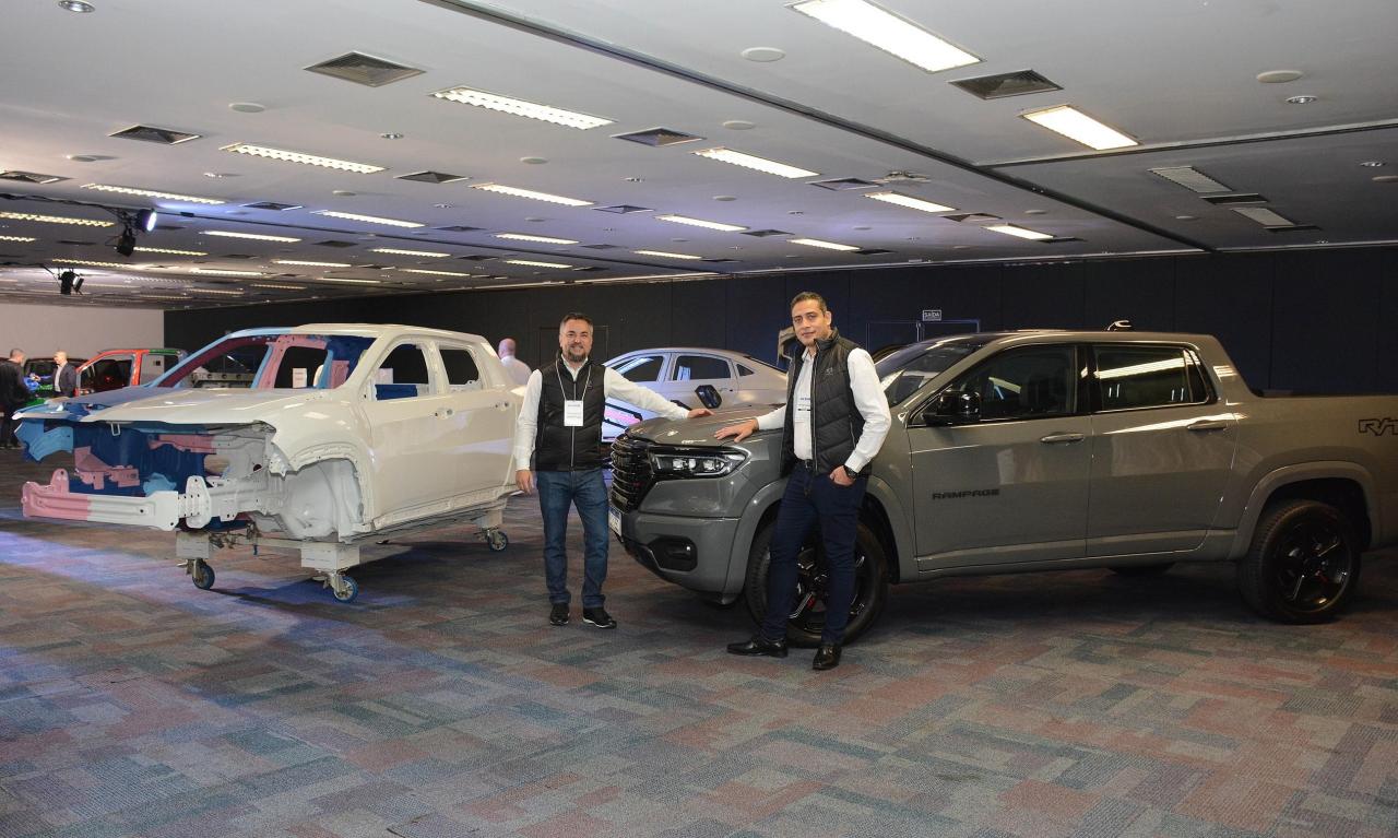 RampagepremiadanoSimpsioSAEBrasilCarBody2023-engenheirosdaStellantisFabianoSoareseGuilhermeFernandes(1).thumb.JPG.dd4bcb35616d169d0633db1b2bc49f72.JPG