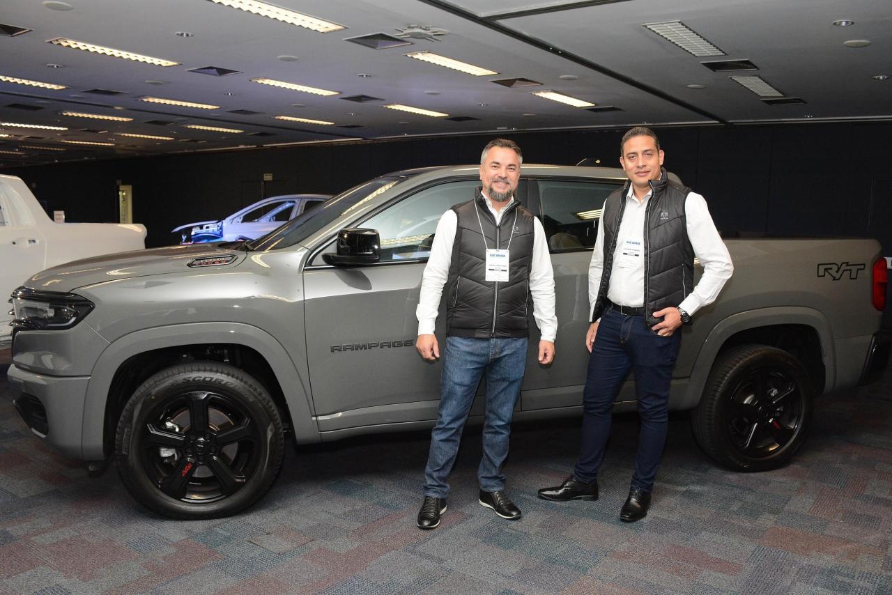 RampagepremiadanoSimpsioSAEBrasilCarBody2023-engenheirosdaStellantisFabianoSoareseGuilhermeFernandes.thumb.JPG.07a536bb09dd40cf28356725917ddbfa.JPG