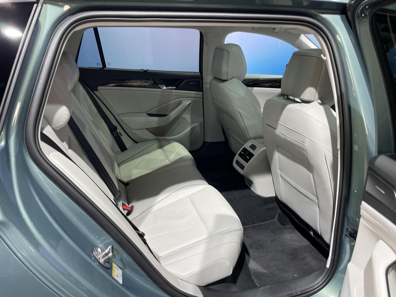S0-presentation-video-nouvelle-volkswagen-passat-2023-au-niveau-de-mercedes-et-bmw-767618.thumb.jpg.bd04df87b31fc1d01e61c8d1cdc401b4.jpg
