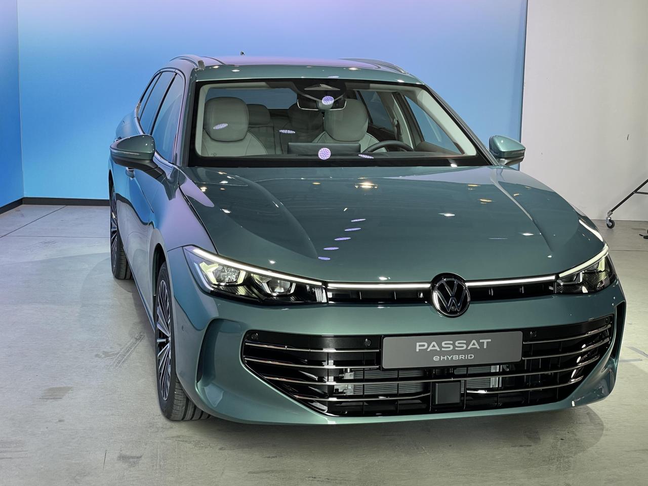 S0-presentation-video-nouvelle-volkswagen-passat-2023-au-niveau-de-mercedes-et-bmw-767625.thumb.jpg.745c591b4b5ab0790e68a7864f4e3593.jpg
