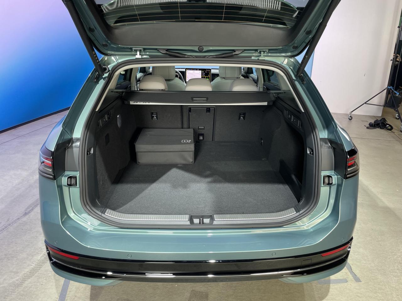 S0-presentation-video-nouvelle-volkswagen-passat-2023-au-niveau-de-mercedes-et-bmw-767628.thumb.jpg.a5ba1cd9894def74604351facb13cf0f.jpg