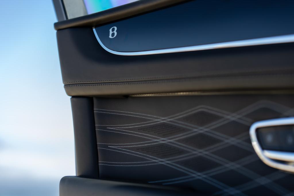 bentley_bentayga_ewb_mulliner_19.jpg.47edb475c2cc539baa9f91c7d2c0e0ab.jpg