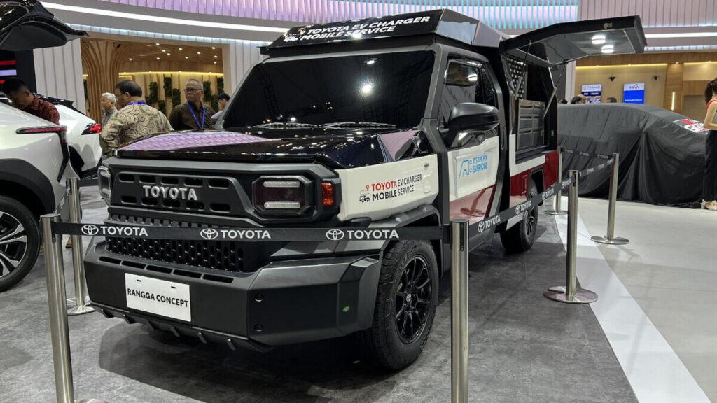 https___www.carscoops.com_wp-content_uploads_2023_08_Toyota-Rangga-Concept-GIIAS-2023-3-1024x576.jpg.56a11b3e8518ea722dd84008bb7fde76.jpg
