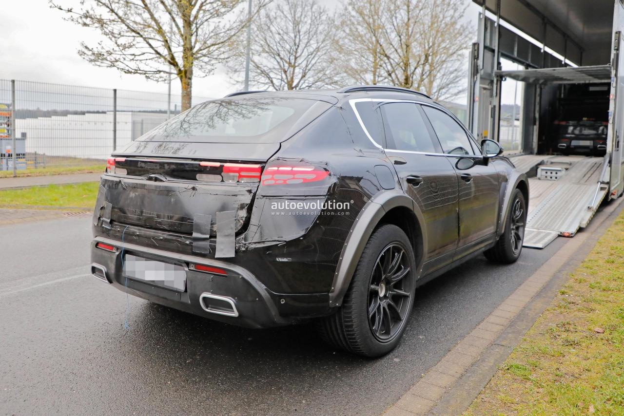 porsche-cayenne-spied-with-electric-power-sharing-many-nuts-and-bolts-with-the-macan-ev_13.thumb.jpg.014099853a3d3fbd00a6876c184307f1.jpg