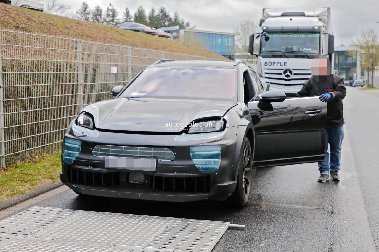 porsche-cayenne-spied-with-electric-power-sharing-many-nuts-and-bolts-with-the-macan-ev_2.thumb.jpg.3e1199d3b94e48fadbbe7ad23c0223f9.jpg