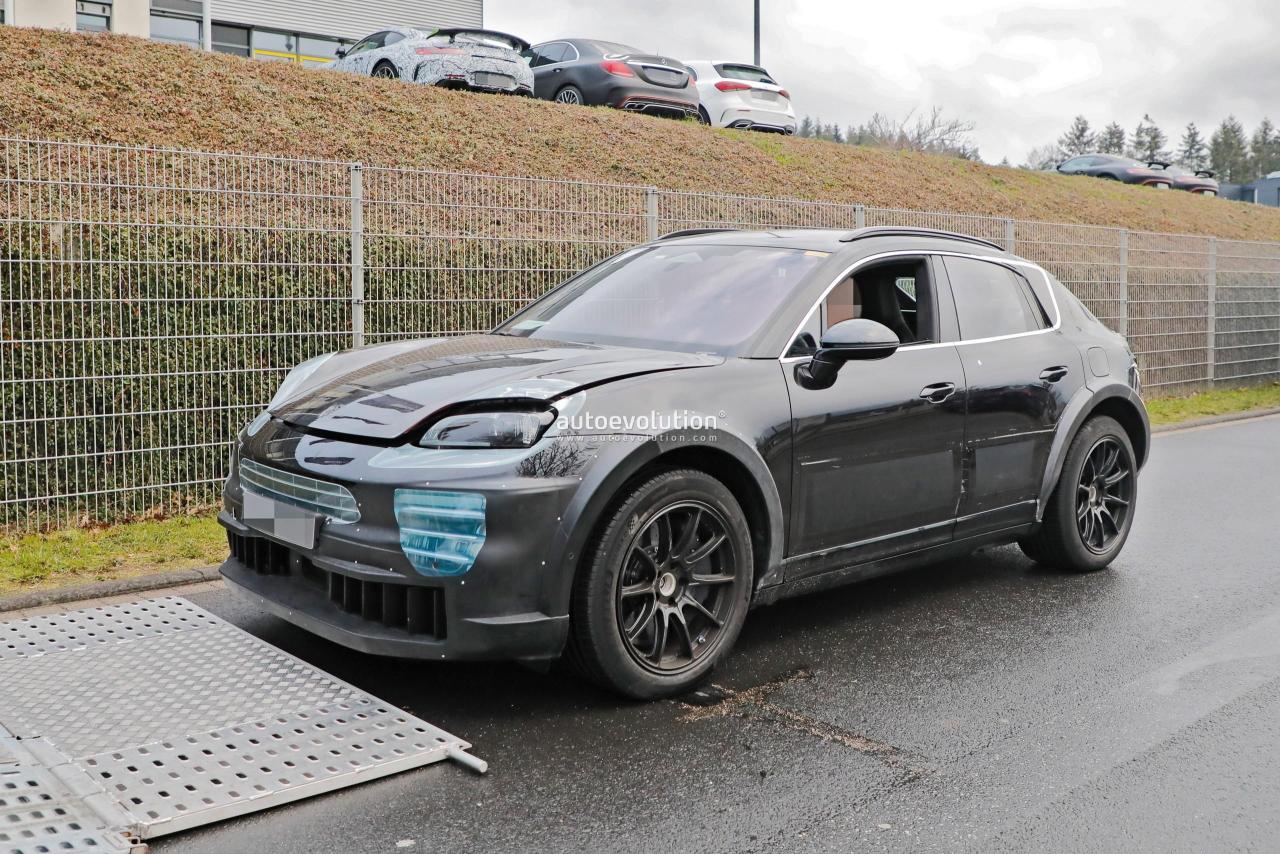 porsche-cayenne-spied-with-electric-power-sharing-many-nuts-and-bolts-with-the-macan-ev_3.thumb.jpg.760a3bf672797be4a37e5be46a5fced4.jpg