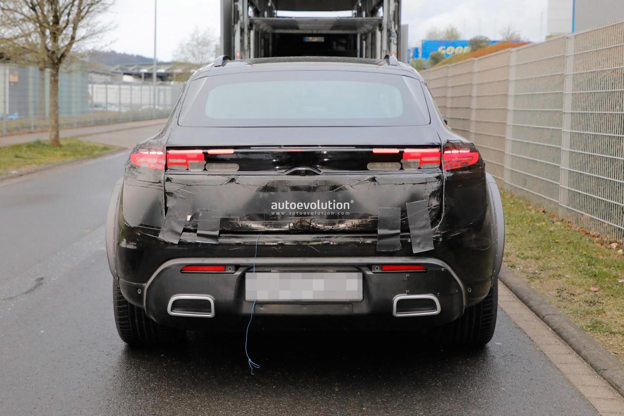porsche-cayenne-spied-with-electric-power-sharing-many-nuts-and-bolts-with-the-macan-ev_7.thumb.jpg.6dab2a0a7aae45204ebdc7b1d149e3be.jpg