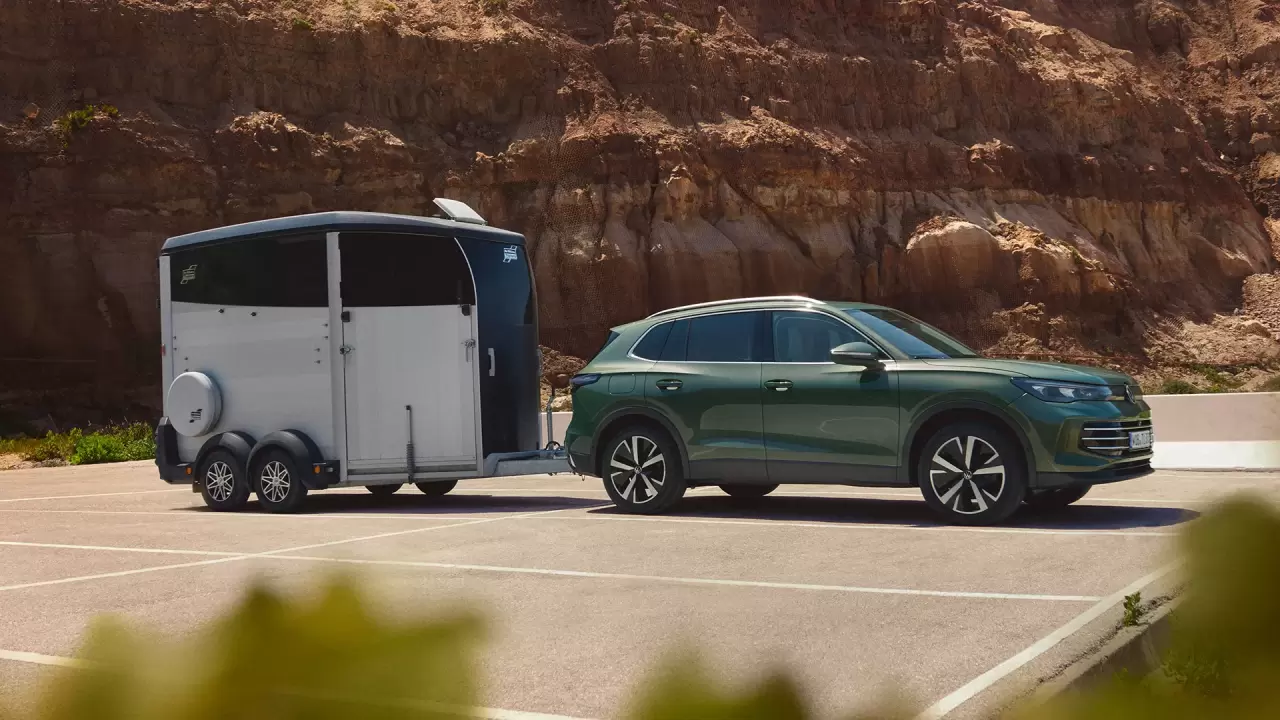 09_content_slider_16x9_TN2410_TrailerAssist-1.webp
