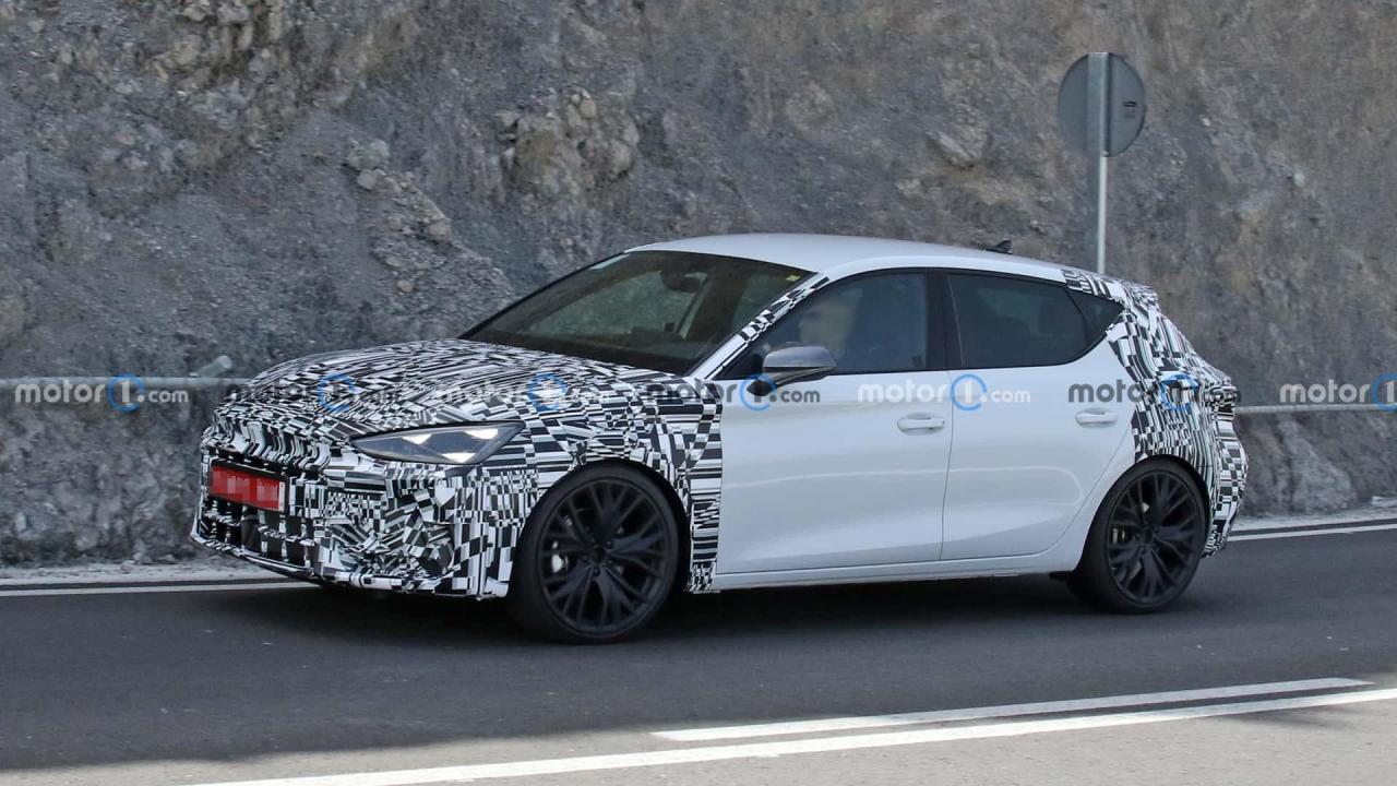 2024-cupra-leon-hatchback-facelift-spy-photo(7).thumb.jpg.8a23a6b24d28220746e531b58bdf20fe.jpg