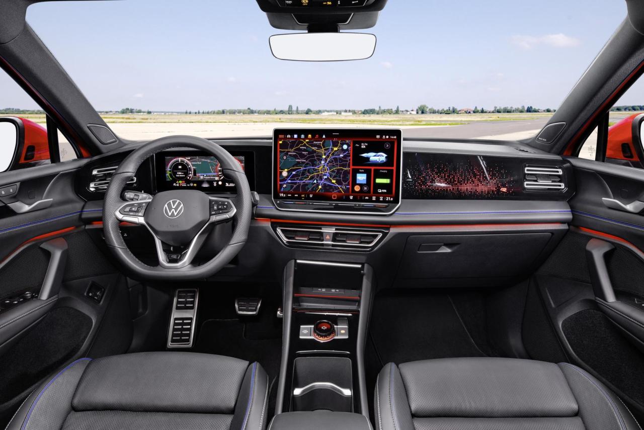 DB2023AU01079_medium.jpg