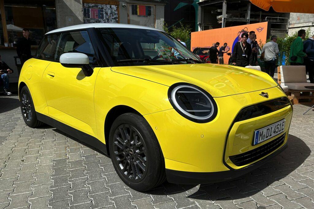MINI-Cooper-J01-Sunny-Side-Yellow-E-Live-01-1024x683.jpg.e18ce3cf025b60ba7d503198437eaf40.jpg