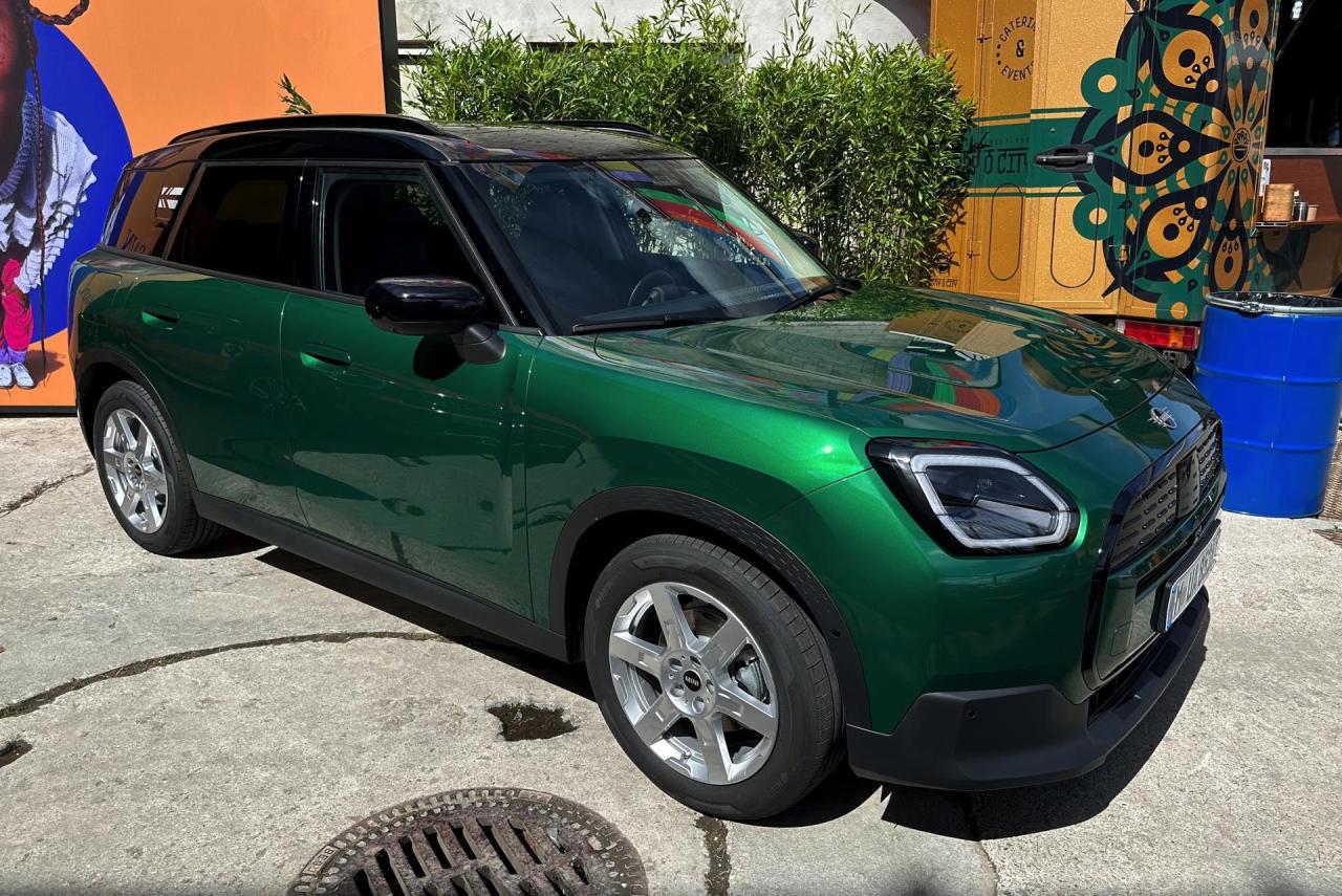 MINI-Countryman-U25-British-Racing-Green-Live-Electric-00.thumb.jpg.1dab764dbe1edf85800532f298865251.jpg