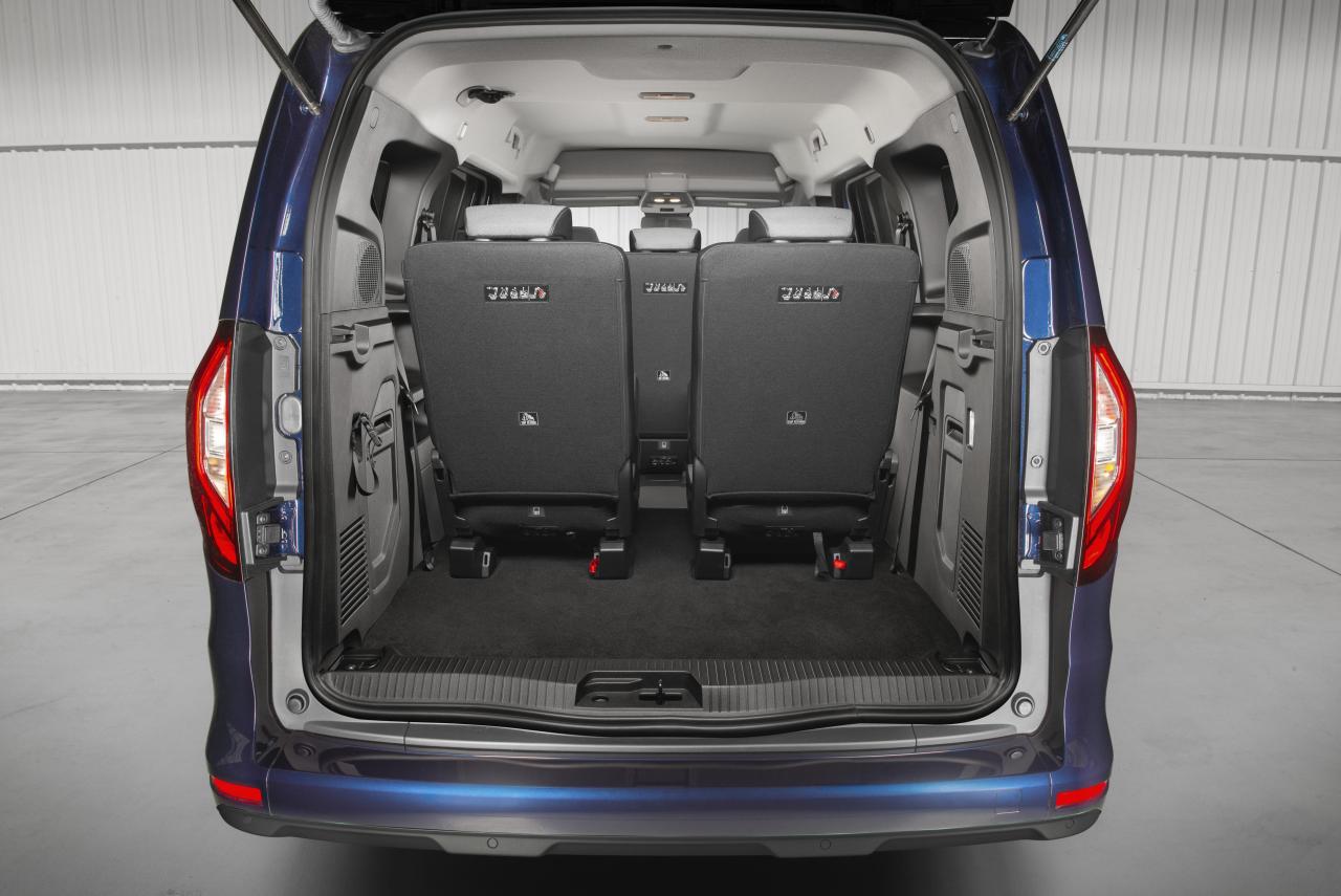 Nouveau_Renault_Grand_Kangoo_22.jpg