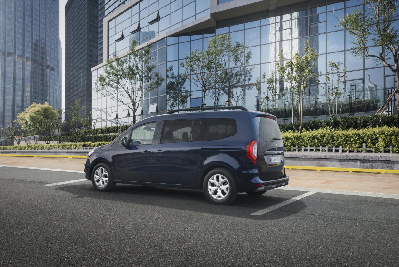 Nouveau_Renault_Grand_Kangoo_31.jpg