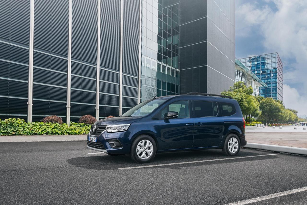 Nouveau_Renault_Grand_Kangoo_32.jpg