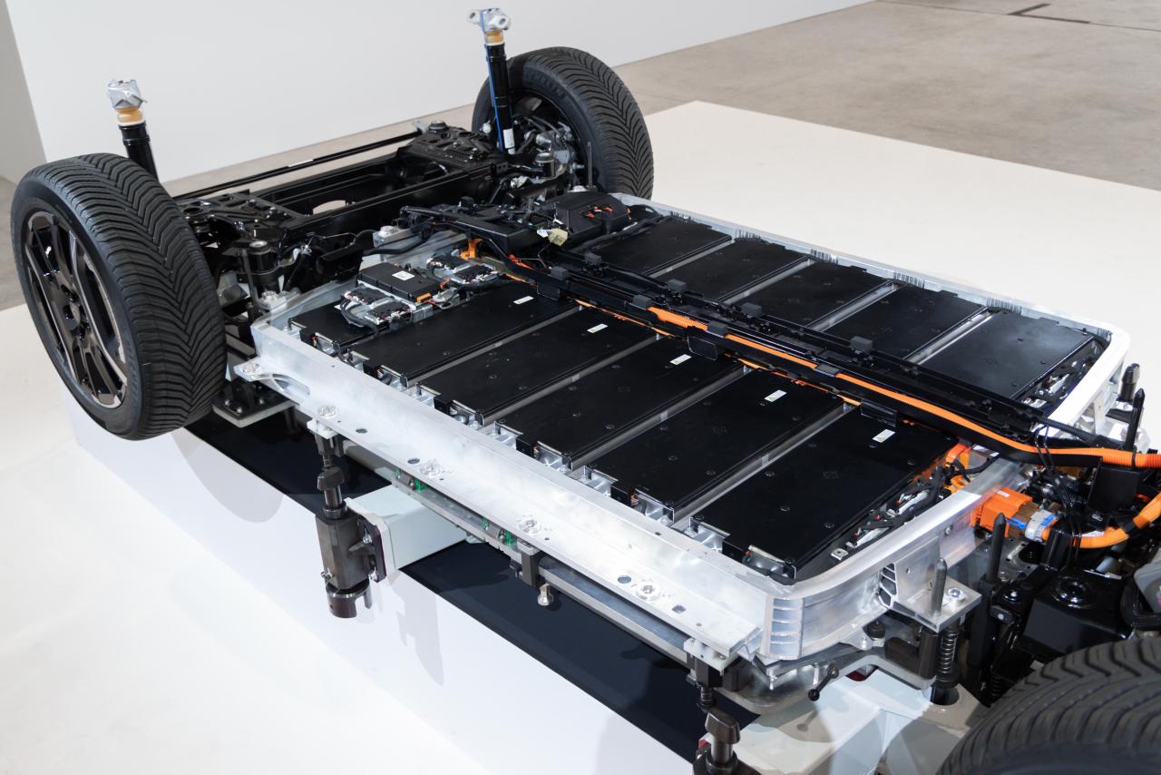 PEUGEOT_E-3008_E-LIONTALKS_2309TC210.thumb.jpg.4e4a864d8b5905da3dbfa5c73d21c4a2.jpg