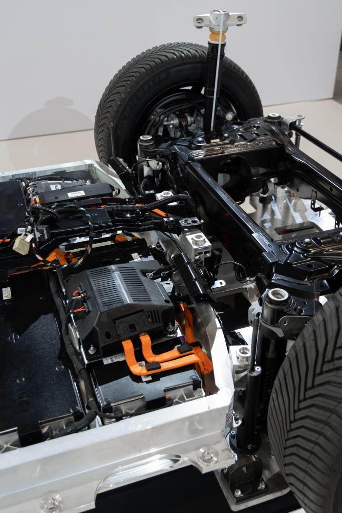 PEUGEOT_E-3008_E-LIONTALKS_2309TC216.thumb.jpg.61886441c1900f44120a297b60daf42b.jpg