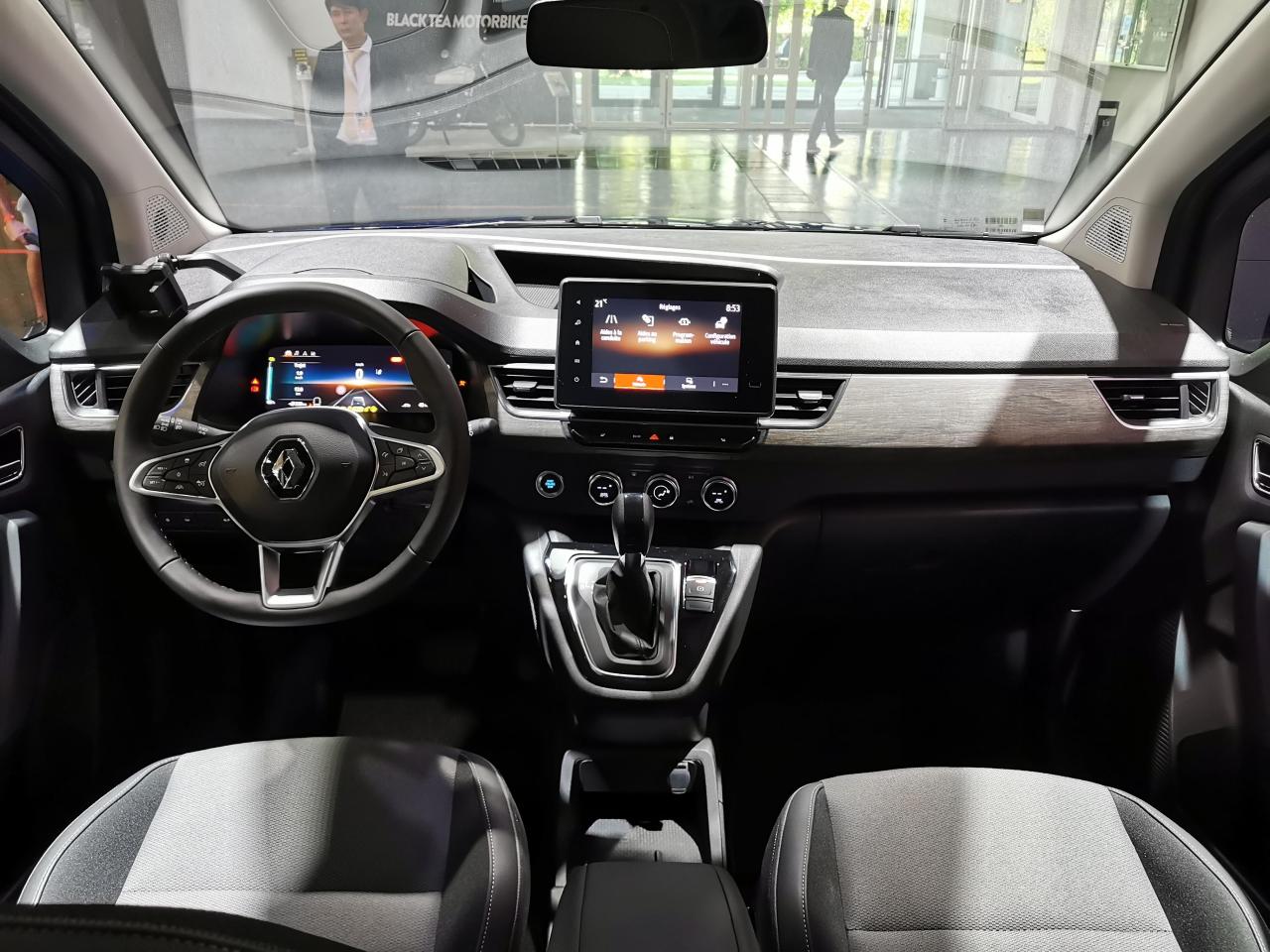 S0-renault-grand-kangoo-e-tech-on-em-pile-les-troupes-en-direct-du-salon-de-munich-2023-768392.thumb.jpg.83aa6a593d5766ea9a3dce2544ebbc45.jpg