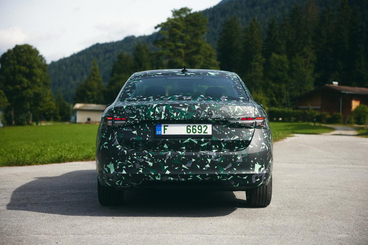 Skoda_Superb_Covered_MB-20_60c58896-1920x1281.thumb.jpg.bc39b52c026345889863c076964442fd.jpg