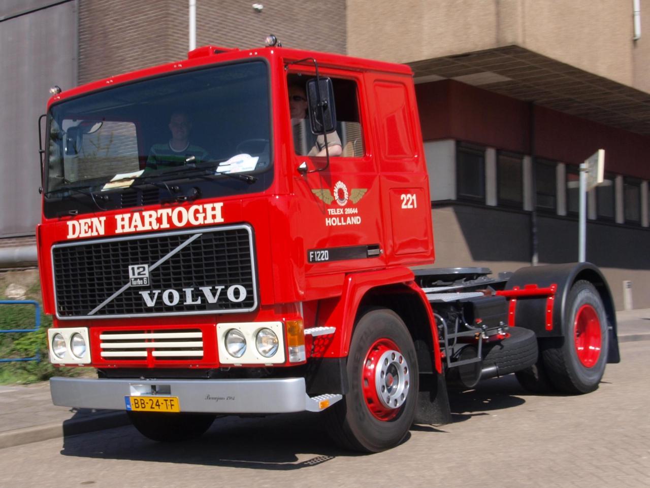 Volvo_F12-4X2_(1981)_licenceno_BB-24-TF_pic1.thumb.jpg.48cfb45f82f8ee4a37e5cb0baa831ab4.jpg