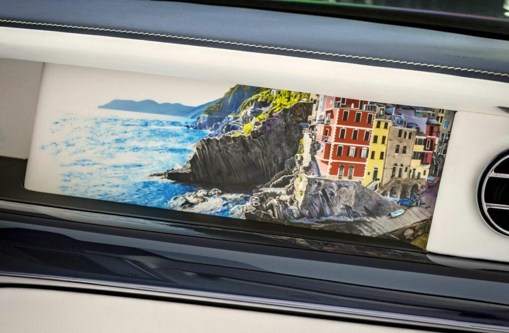 https___www.carscoops.com_wp-content_uploads_2023_09_Rolls-Royce-Phantom-Cinque-Terre-9-1024x670.jpg.5565dafdb45a2104d994aa315d4eda09.jpg