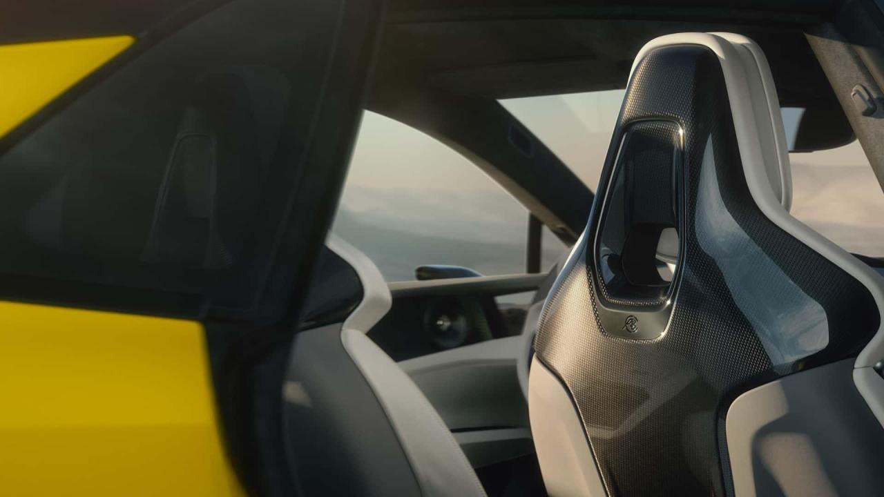 lotus-emeya-2024(8).thumb.jpg.e6f185add058853157488d6971cdc414.jpg