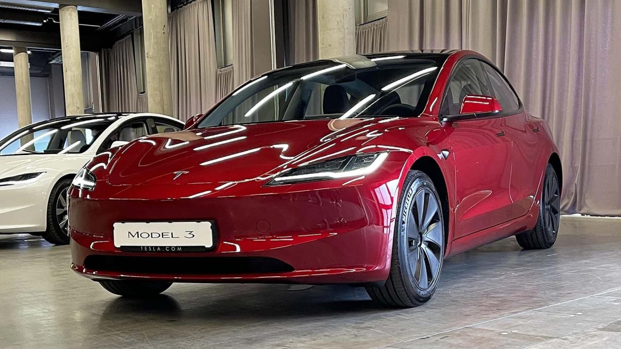 nuova-tesla-model-3-2023(18).thumb.jpg.0273f205050878e9faaa5e5824bad79b.jpg