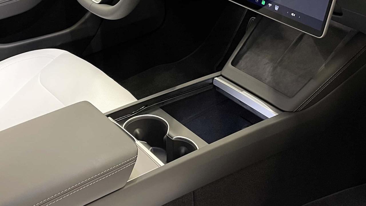 nuova-tesla-model-3-2023(7).thumb.jpg.09b4852da9f1adedeebb75b73b907b40.jpg