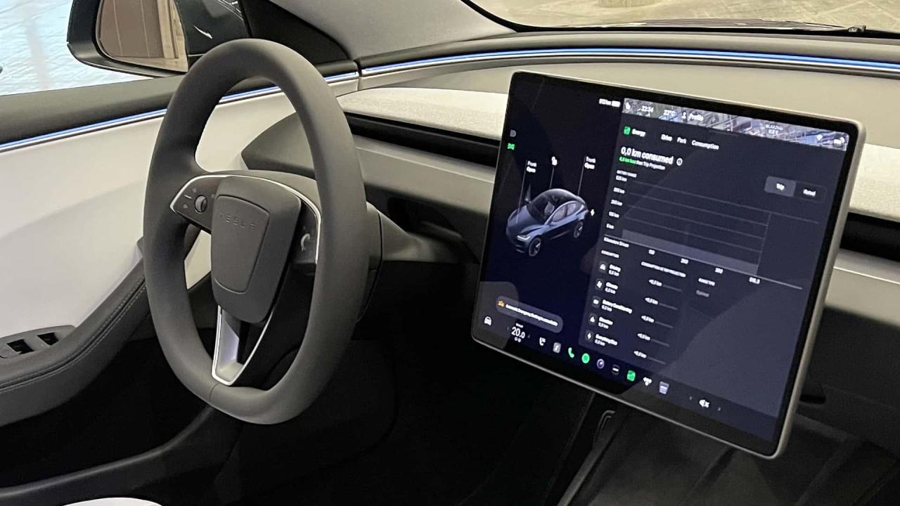 nuova-tesla-model-3-2023(8).thumb.jpg.701e17ae4a4f7ecb4cd18bdf2208c398.jpg