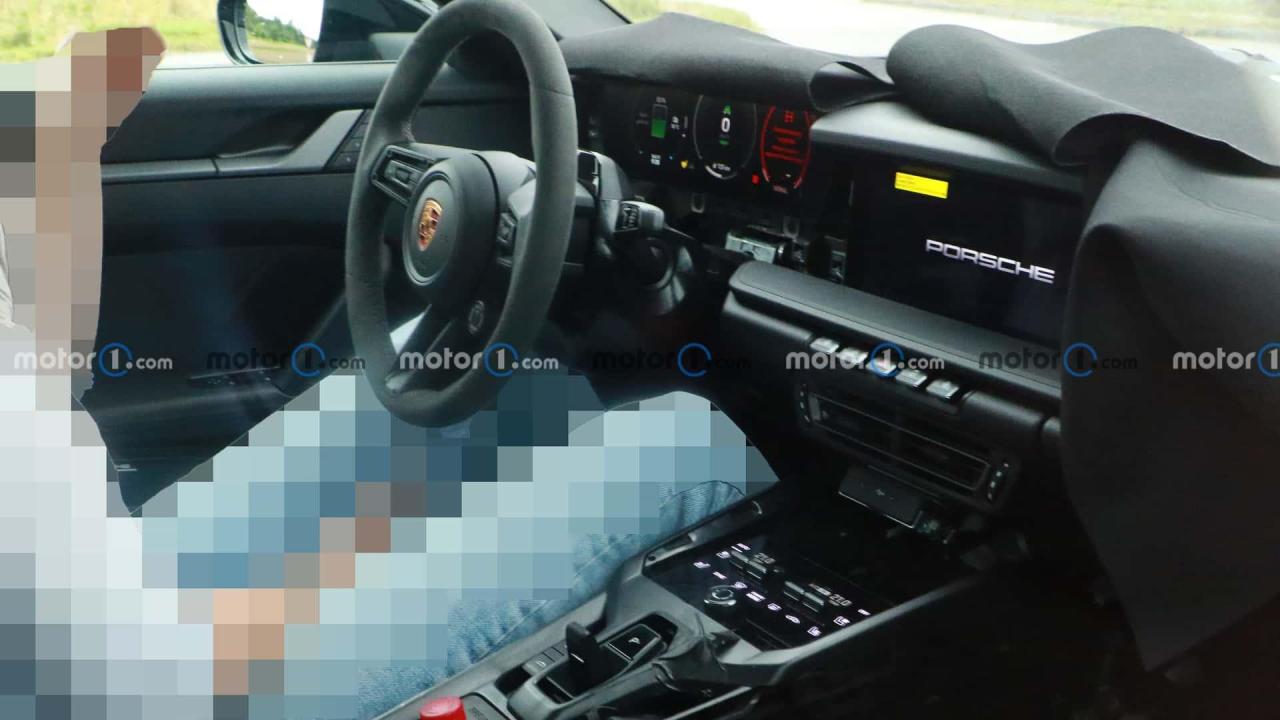 porsche-boxster-ev-interior-spy-photos (2).jpg