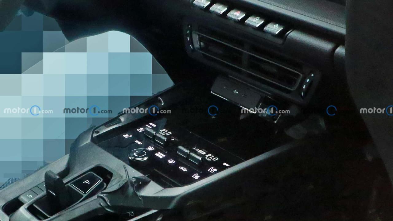 porsche-boxster-ev-interior-spy-photos (3).jpg