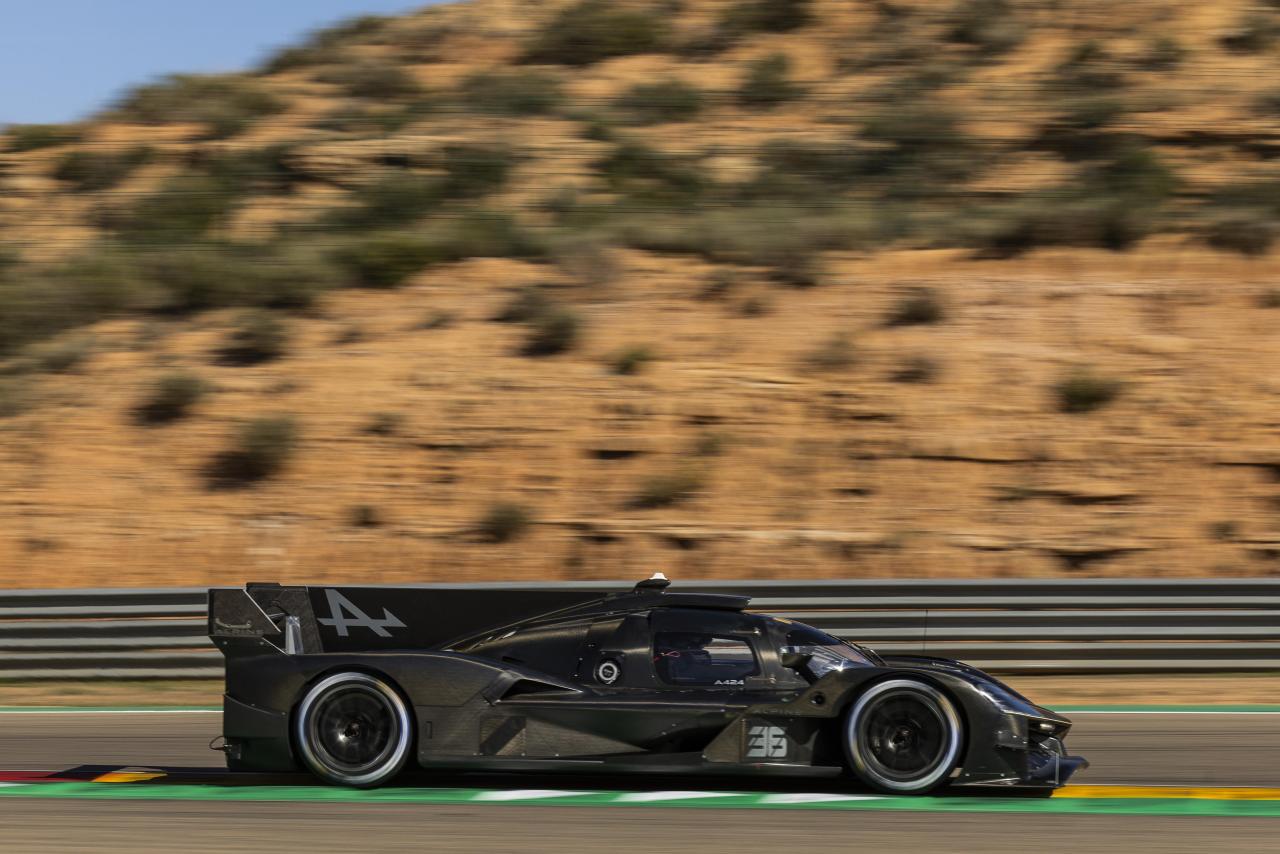 Alpine_A424_essais_sur_le_circuit_Motorland_a_Aragon_Espagne_11.thumb.jpg.c8ba0055909786329421f00d99b187f7.jpg