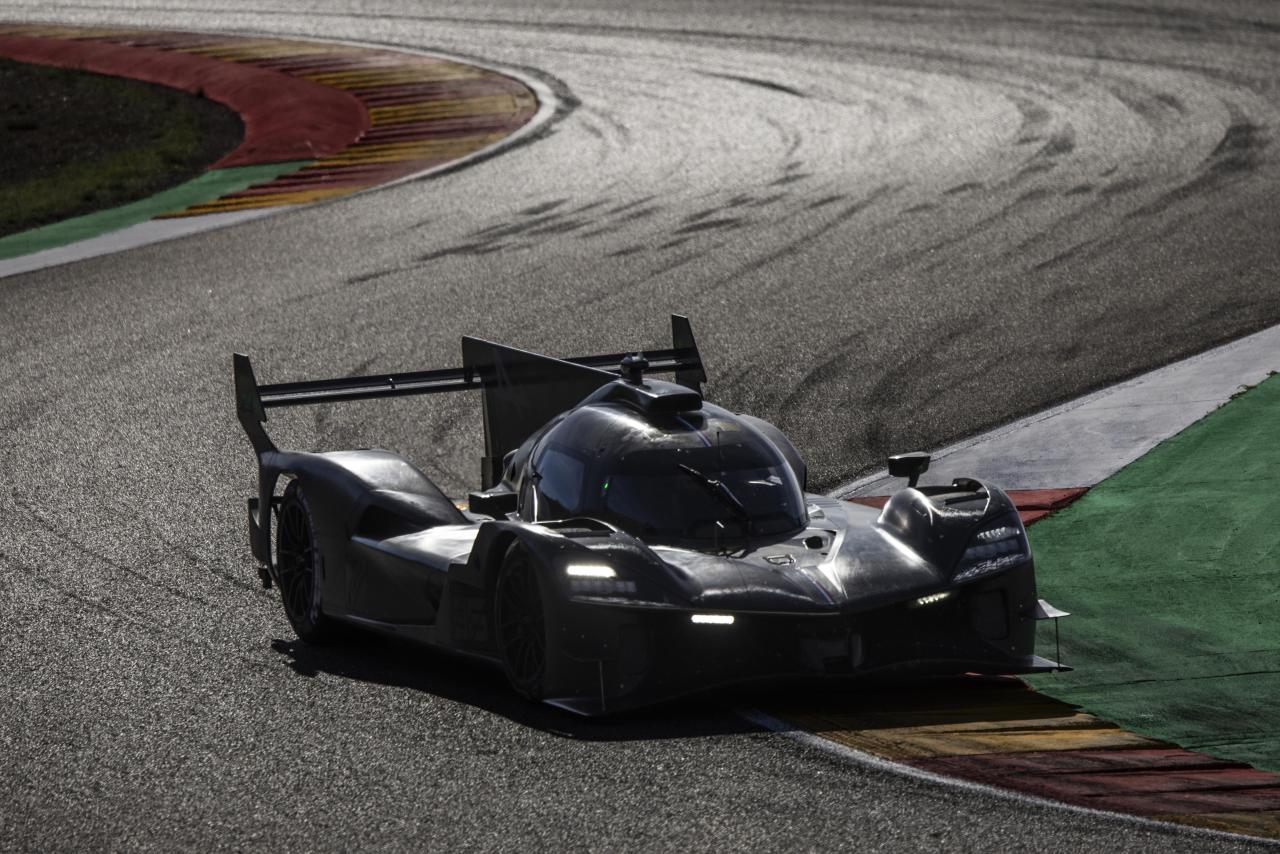 Alpine_A424_essais_sur_le_circuit_Motorland_a_Aragon_Espagne_4.thumb.jpg.0b2bc45809128eccb1fb4d21c92ca410.jpg