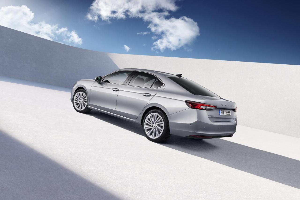03_Skoda_Superb_66cd9ea9-1920x1280.thumb.jpg.a4b5e4cbae21ab496b6e34d0ffeb2a33.jpg