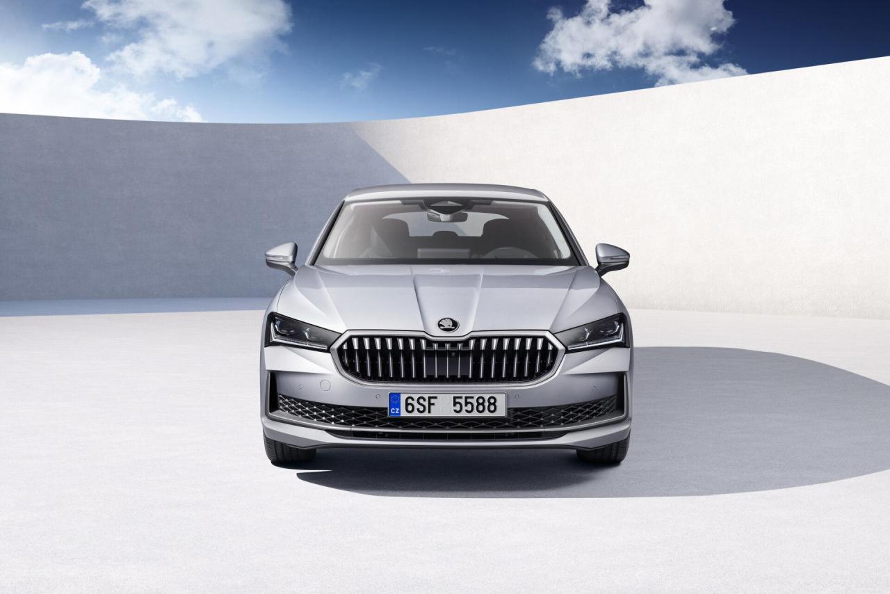 05_Skoda_Superb_82564112-1920x1281.thumb.jpg.a7f4df1bbc26910dd859be20306d07d3.jpg