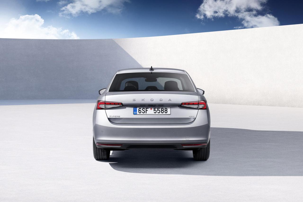06_Skoda_Superb_313eda09-1920x1281.thumb.jpg.c3cafd3727c84f8f82b623bff315ffb8.jpg