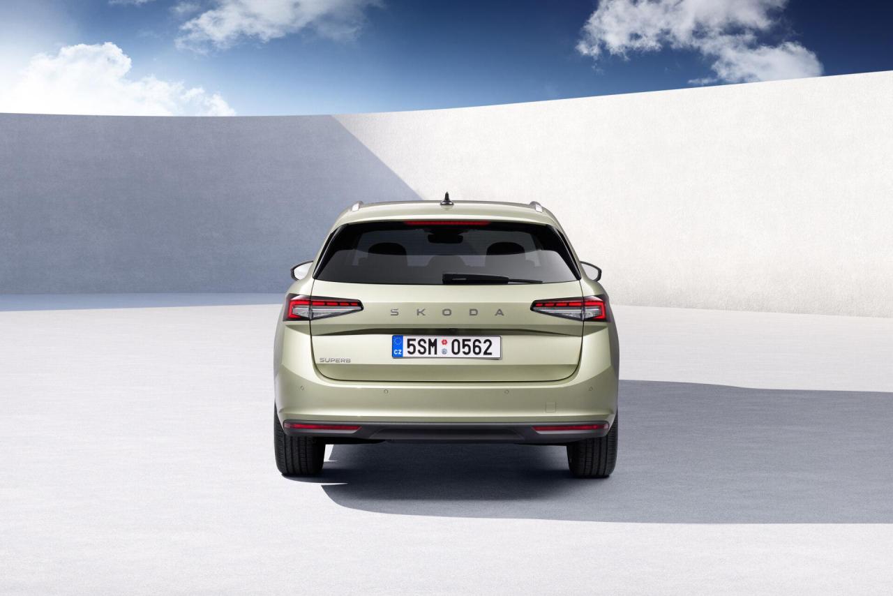 18_Skoda_Superb_Combi_ec7753d1-1920x1281.thumb.jpg.136153513f8f2992502520cb4c20d258.jpg