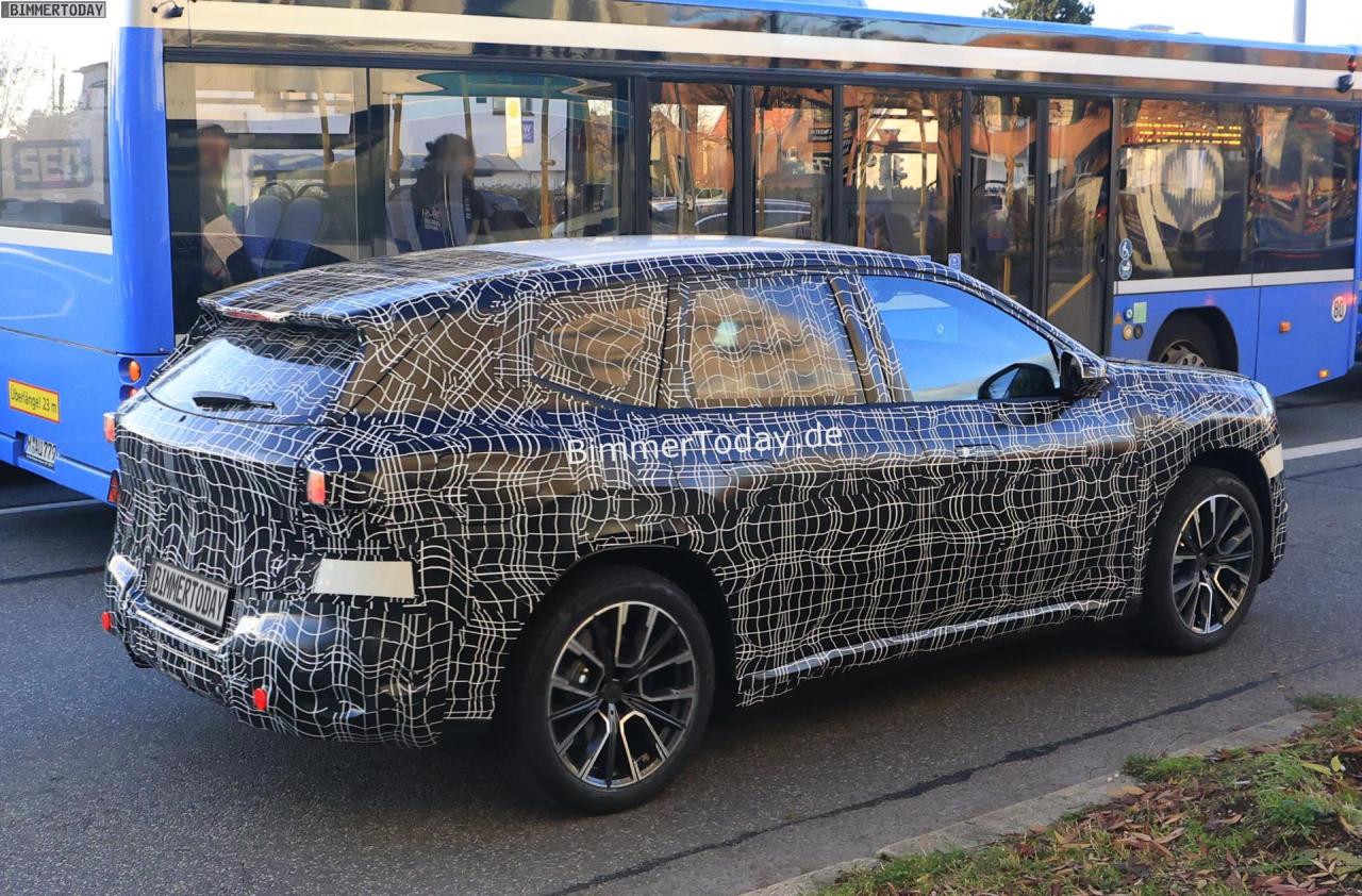 2025-BMW-iX3-NA5-Erlkoenig-Fotos-Neue-Klasse-SUV-Elektro-15.thumb.jpg.11a7e56a990b24707fe931eb9d70417d.jpg