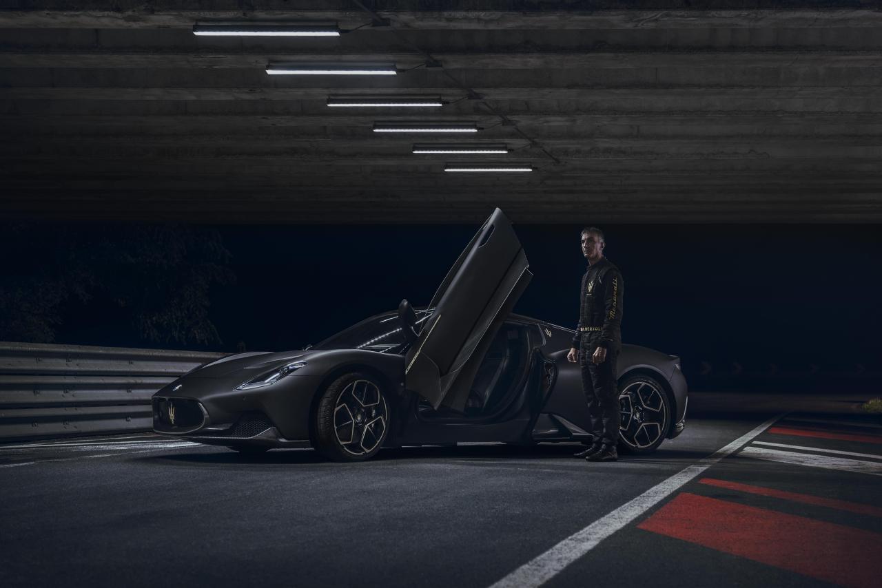 22805-MaseratiMC20Notte.thumb.jpg.00c397e3851c5a9560e4a569799a14d3.jpg
