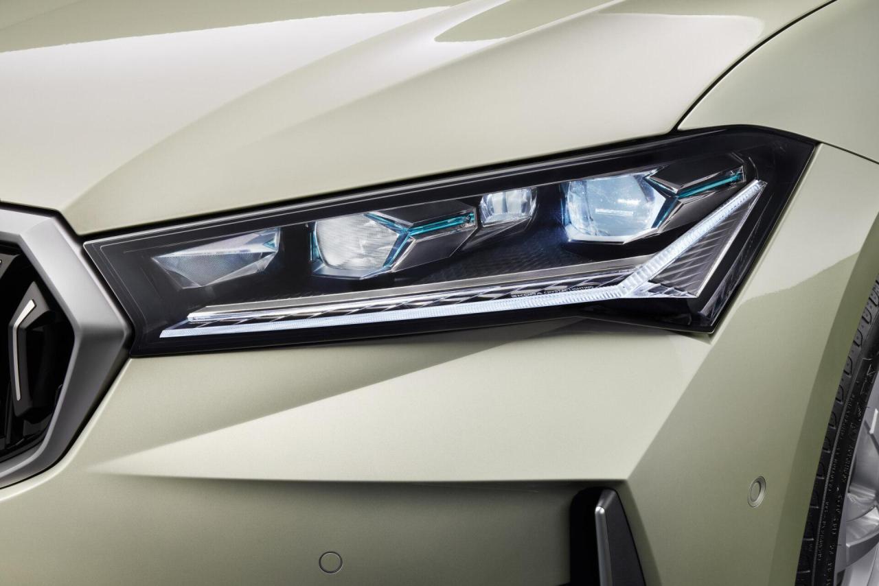 25_Skoda_Superb_Combi_eec98889-1920x1281.thumb.jpg.751cda28c940531066371f6c11e3290d.jpg