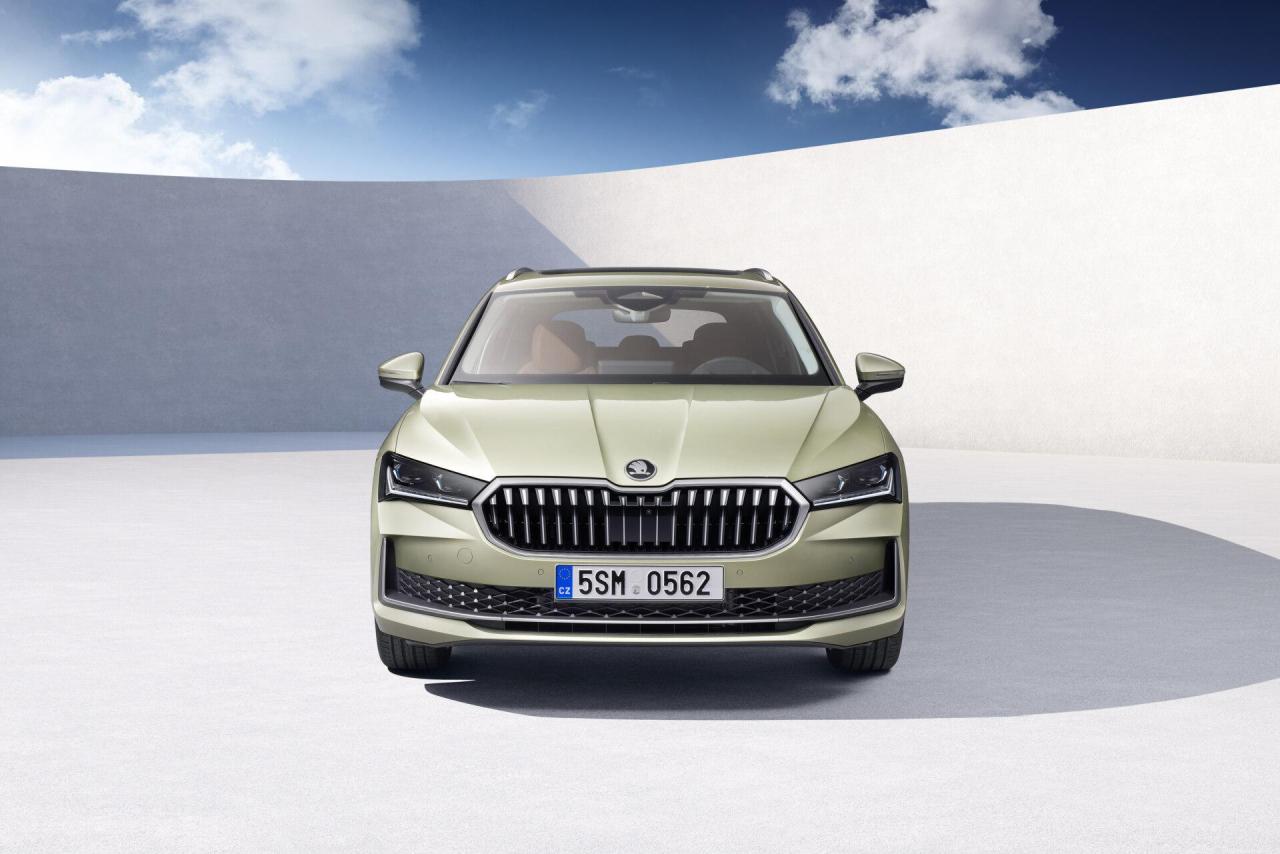 28_Skoda_Superb_Combi_38d5ad5b-1920x1281.thumb.jpg.9ff15bc6db7b70b89cd90dea1856acd8.jpg