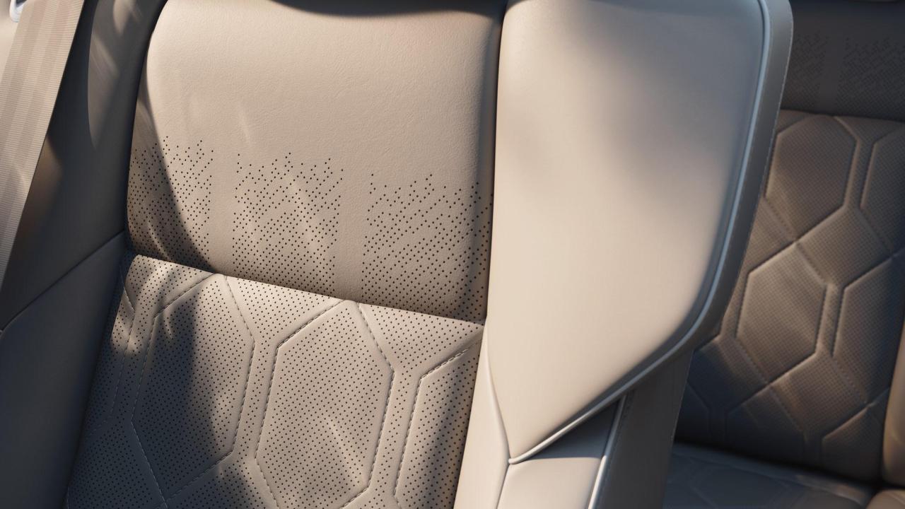 320121_Volvo_EM90_Concept_World_Stills.jpg