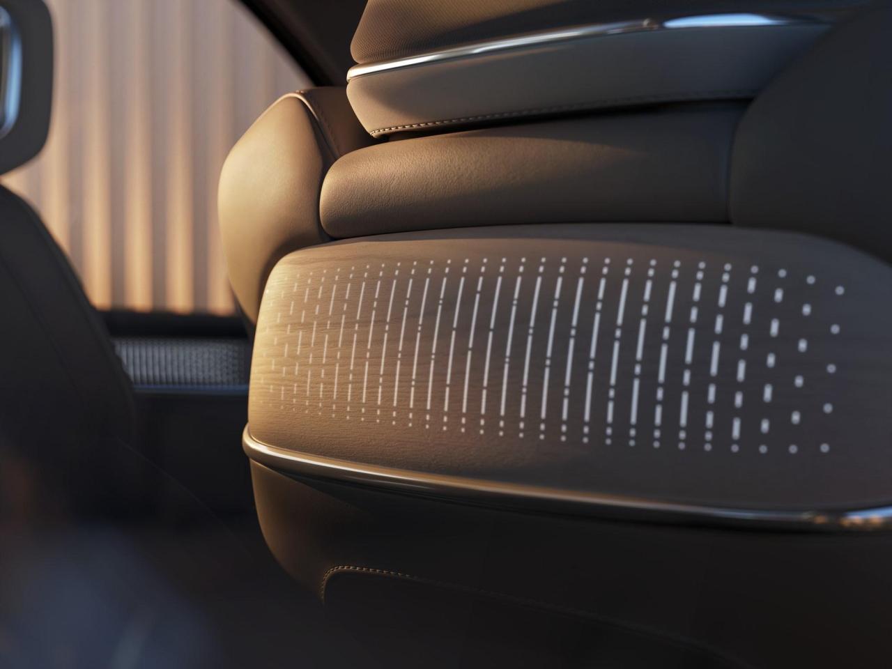 320123_Volvo_EM90_Concept_World_Stills.jpg