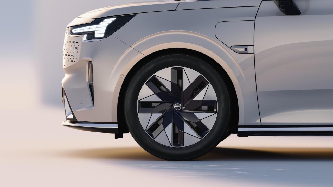 320129_Volvo_EM90_Concept_World_Stills.jpg