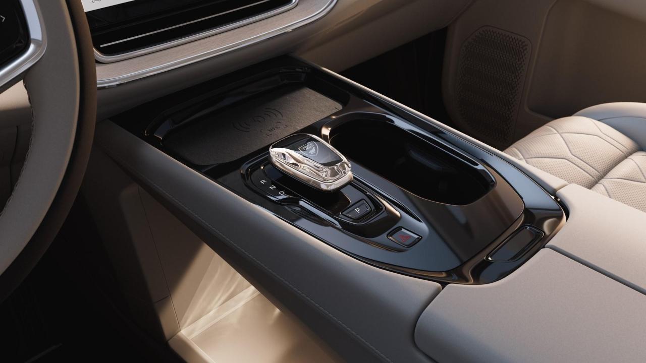 320131_Volvo_EM90_Concept_World_Stills.jpg