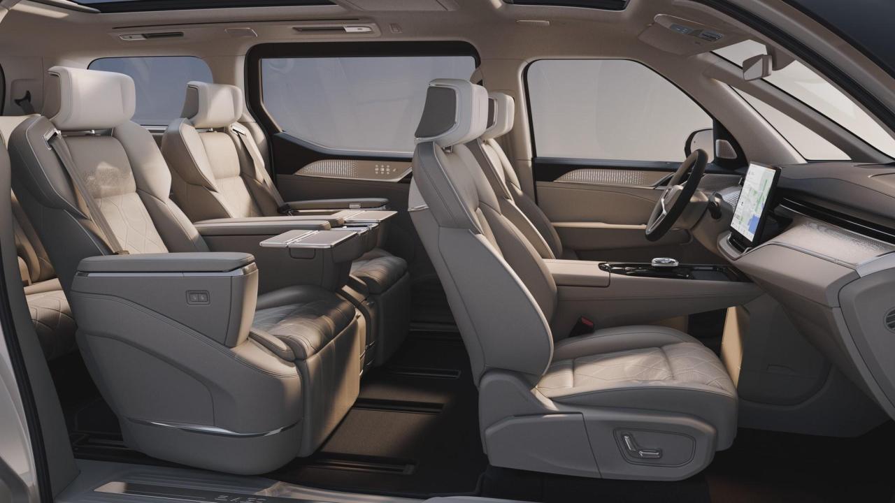320133_Volvo_EM90_Concept_World_Stills.jpg