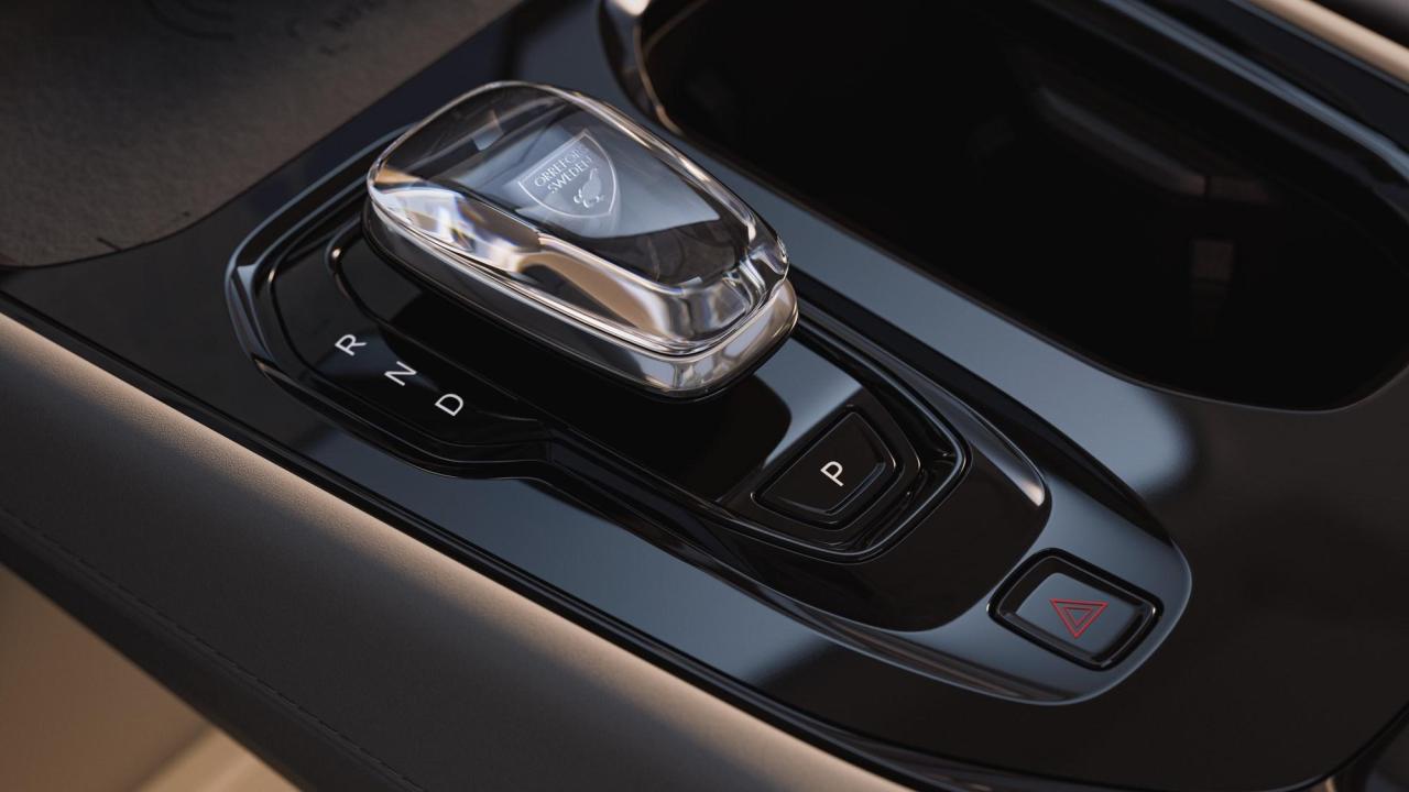 320137_Volvo_EM90_Concept_World_Stills.jpg