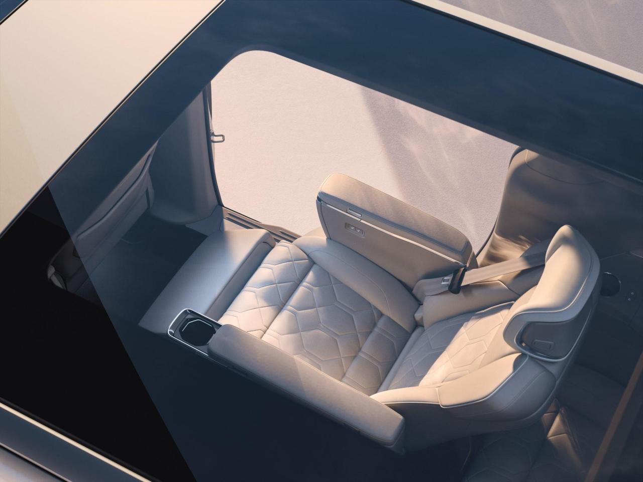 320139_Volvo_EM90_Concept_World_Stills.jpg