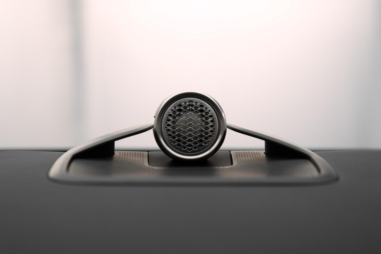 320155_Volvo_EM90_Studio_Stills.jpg