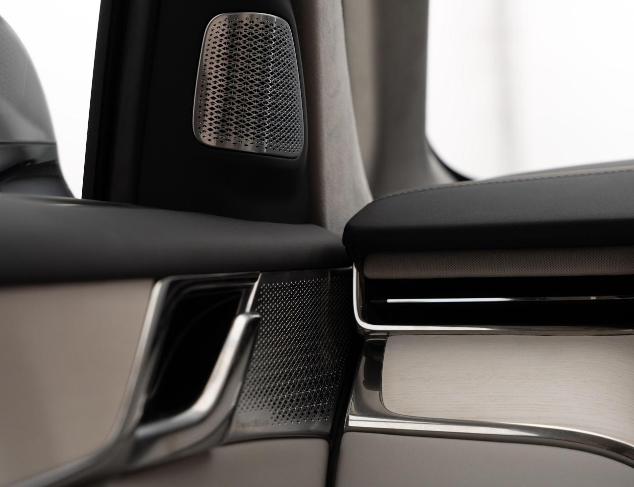 320156_Volvo_EM90_Studio_Stills.jpg